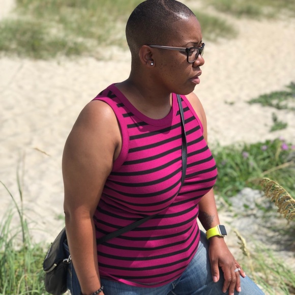 Meet your Posher, Nicole - Picture 2 of 2